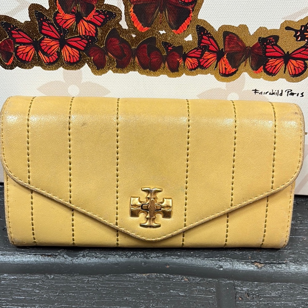Tory Burch Kira Leather Envelope Wallet - Picture 3 of 16